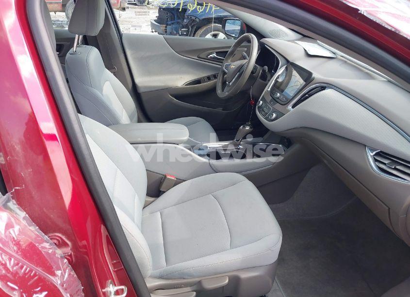 Photo 5 of 2018 Chevrolet Malibu LT (VIN 1G1ZD5ST5JF105978)