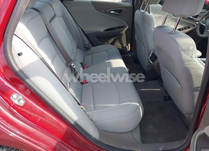 Photo 8 of 2018 Chevrolet Malibu LT (VIN 1G1ZD5ST5JF105978)