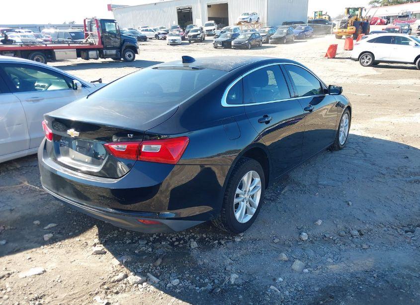 Photo 4 of 2018 Chevrolet Malibu LT (VIN 1G1ZD5ST5JF123087)