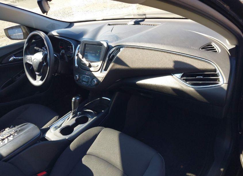 Photo 5 of 2018 Chevrolet Malibu LT (VIN 1G1ZD5ST5JF123087)