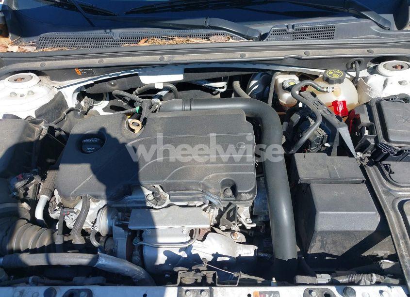Photo 10 of 2018 Chevrolet Malibu LT (VIN 1G1ZD5ST5JF125017)