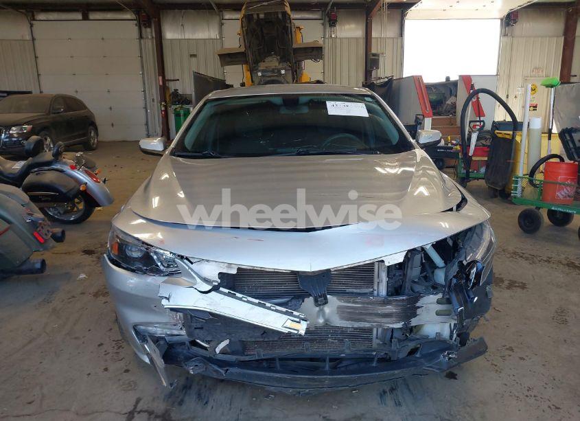 Photo 13 of 2018 Chevrolet Malibu LT (VIN 1G1ZD5ST5JF128841)