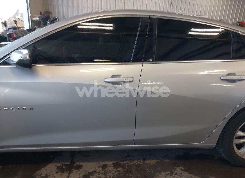 Photo 15 of 2018 Chevrolet Malibu LT (VIN 1G1ZD5ST5JF128841)