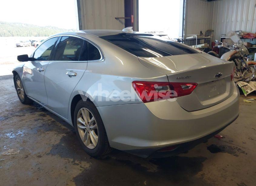 Photo 3 of 2018 Chevrolet Malibu LT (VIN 1G1ZD5ST5JF128841)
