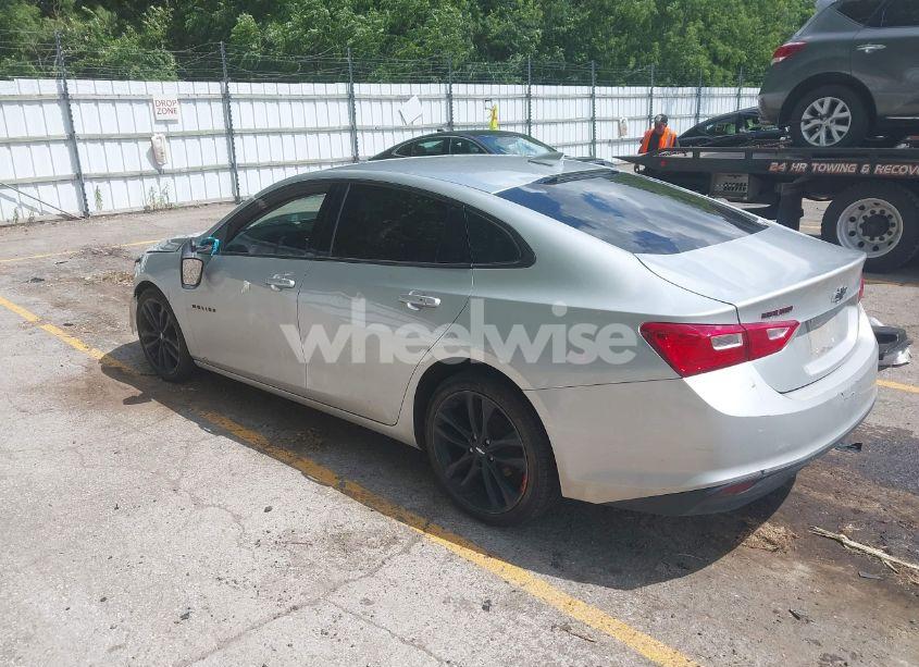 Photo 3 of 2018 Chevrolet Malibu LT (VIN 1G1ZD5ST5JF129147)