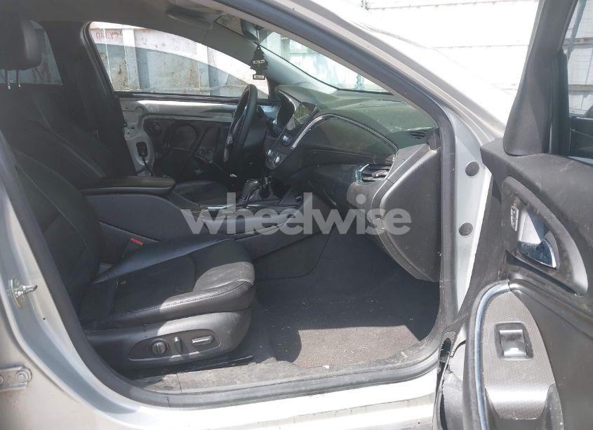 Photo 5 of 2018 Chevrolet Malibu LT (VIN 1G1ZD5ST5JF129147)