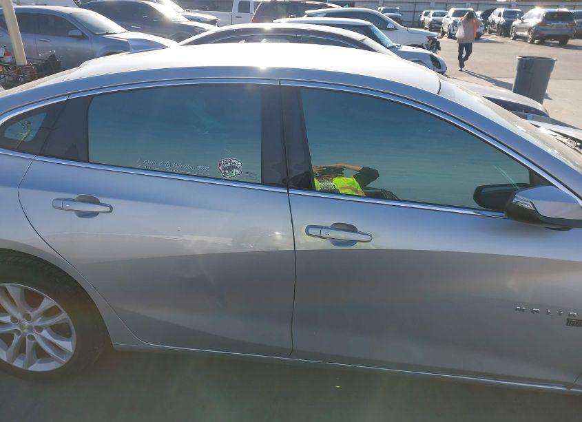 Photo 13 of 2018 Chevrolet Malibu LT (VIN 1G1ZD5ST5JF137135)