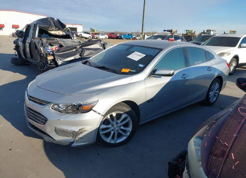 Photo 2 of 2018 Chevrolet Malibu LT (VIN 1G1ZD5ST5JF137135)