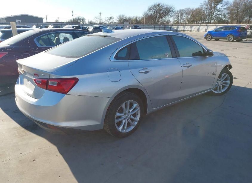 Photo 4 of 2018 Chevrolet Malibu LT (VIN 1G1ZD5ST5JF137135)