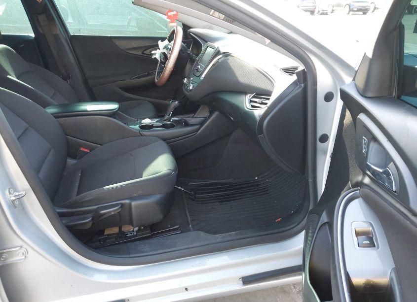 Photo 5 of 2018 Chevrolet Malibu LT (VIN 1G1ZD5ST5JF137135)