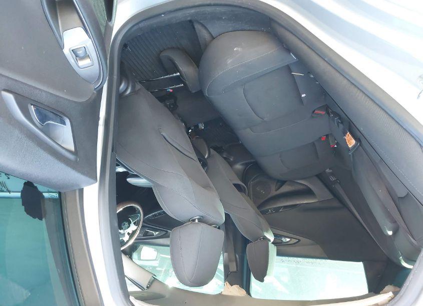 Photo 8 of 2018 Chevrolet Malibu LT (VIN 1G1ZD5ST5JF137135)