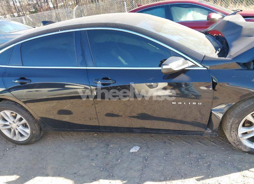 Photo 13 of 2018 Chevrolet Malibu LT (VIN 1G1ZD5ST5JF142657)