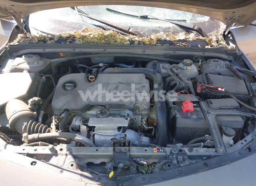 Photo 10 of 2018 Chevrolet Malibu LT (VIN 1G1ZD5ST5JF146885)