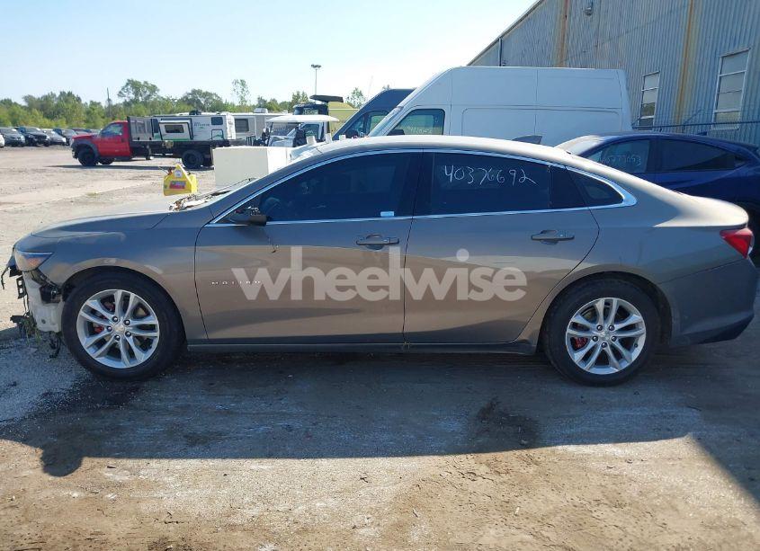 Photo 14 of 2018 Chevrolet Malibu LT (VIN 1G1ZD5ST5JF146885)