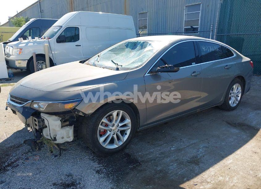 Photo 2 of 2018 Chevrolet Malibu LT (VIN 1G1ZD5ST5JF146885)