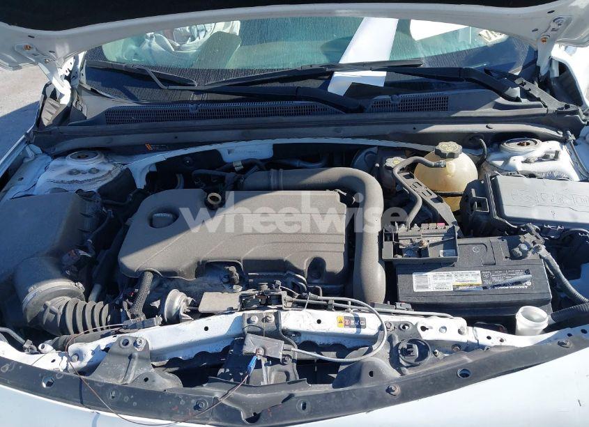 Photo 10 of 2018 Chevrolet Malibu LT (VIN 1G1ZD5ST5JF148300)