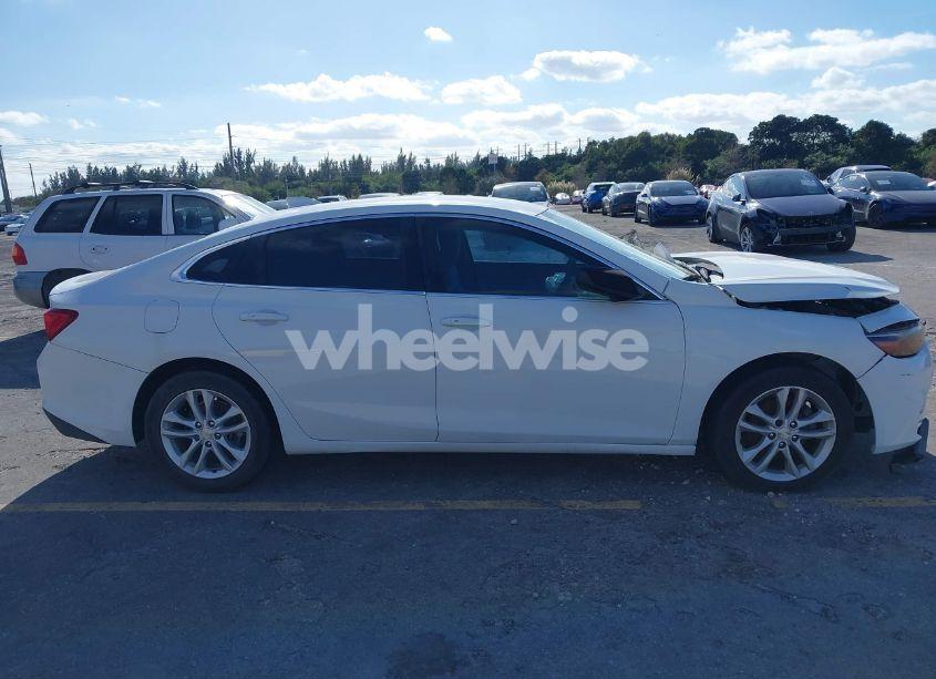 Photo 13 of 2018 Chevrolet Malibu LT (VIN 1G1ZD5ST5JF148300)
