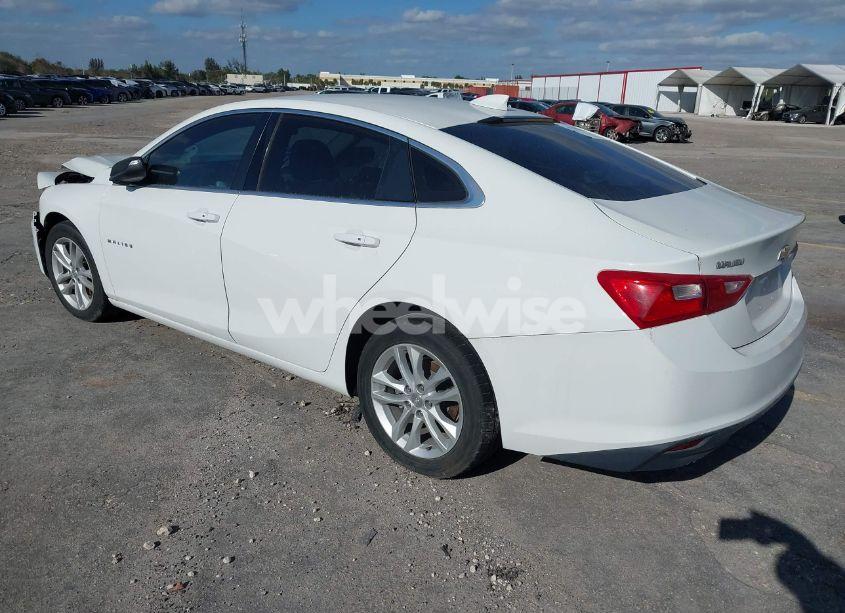 Photo 3 of 2018 Chevrolet Malibu LT (VIN 1G1ZD5ST5JF148300)
