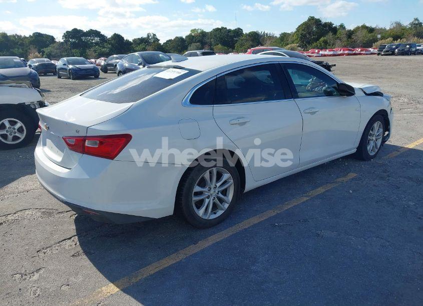 Photo 4 of 2018 Chevrolet Malibu LT (VIN 1G1ZD5ST5JF148300)