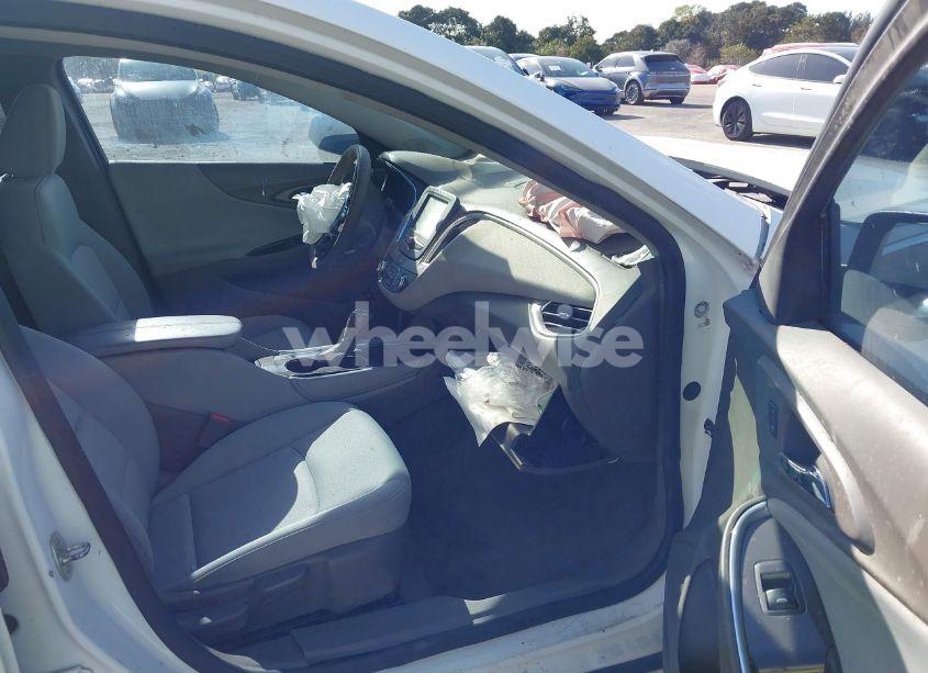 Photo 5 of 2018 Chevrolet Malibu LT (VIN 1G1ZD5ST5JF148300)