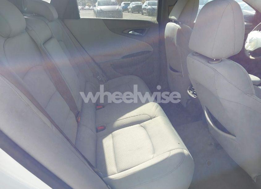 Photo 8 of 2018 Chevrolet Malibu LT (VIN 1G1ZD5ST5JF148300)