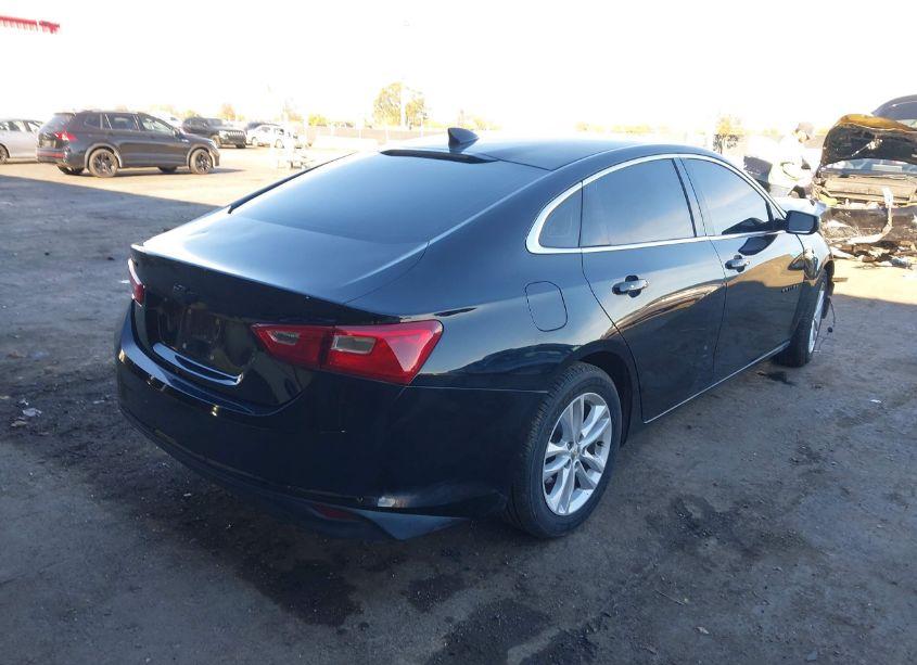 Photo 4 of 2018 Chevrolet Malibu LT (VIN 1G1ZD5ST5JF178185)