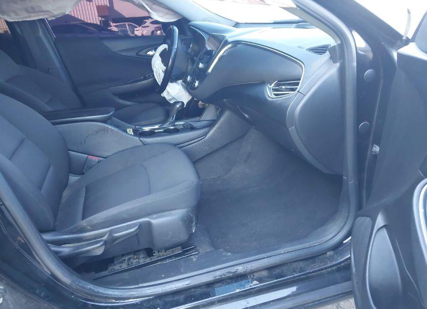 Photo 5 of 2018 Chevrolet Malibu LT (VIN 1G1ZD5ST5JF178185)