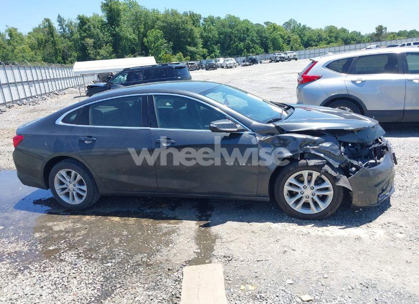 Photo 12 of 2018 Chevrolet Malibu LT (VIN 1G1ZD5ST5JF179045)