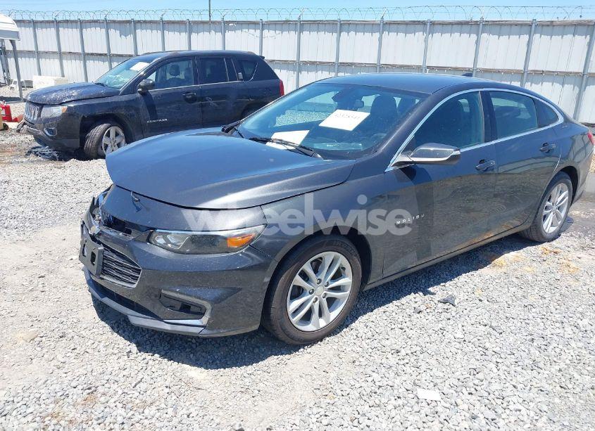 Photo 2 of 2018 Chevrolet Malibu LT (VIN 1G1ZD5ST5JF179045)