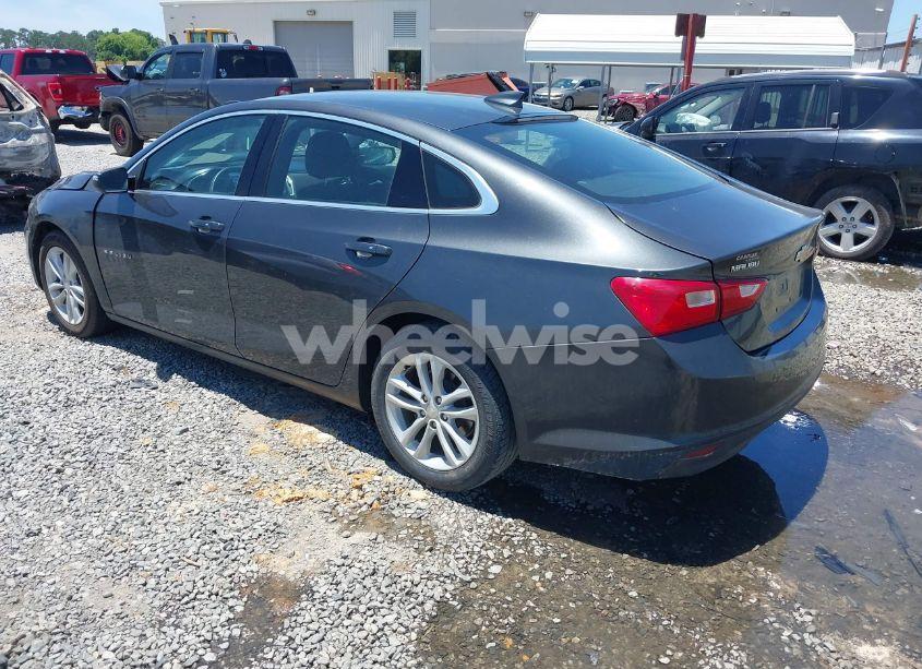 Photo 3 of 2018 Chevrolet Malibu LT (VIN 1G1ZD5ST5JF179045)