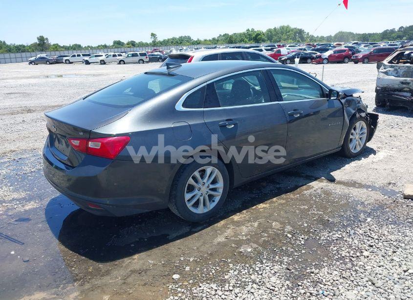 Photo 4 of 2018 Chevrolet Malibu LT (VIN 1G1ZD5ST5JF179045)