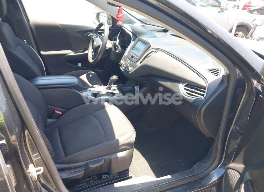 Photo 5 of 2018 Chevrolet Malibu LT (VIN 1G1ZD5ST5JF179045)