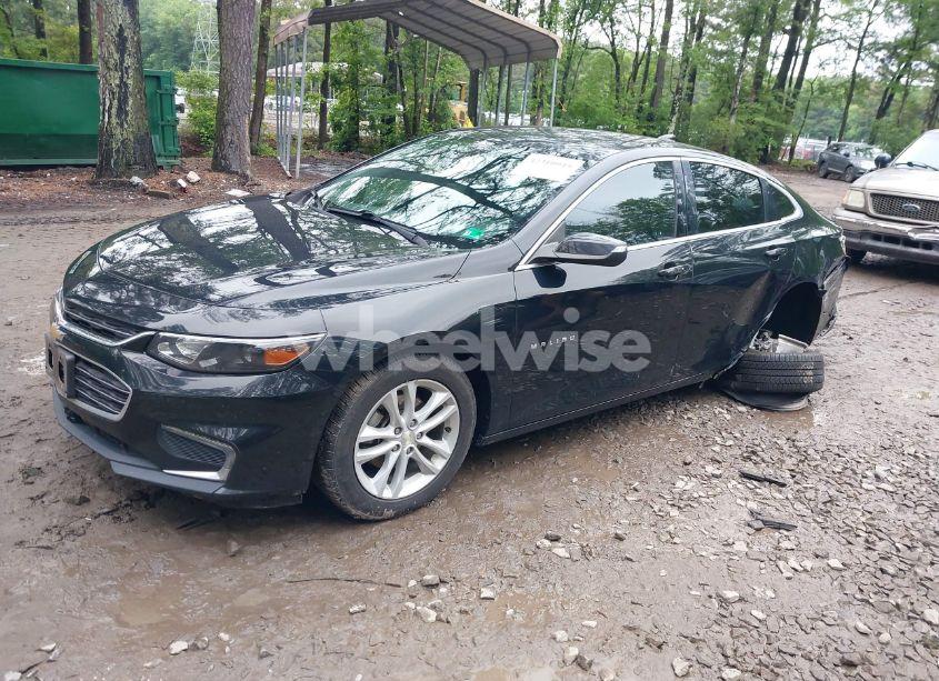 Photo 2 of 2018 Chevrolet Malibu LT (VIN 1G1ZD5ST5JF220015)