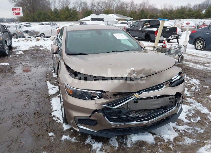 2018 Chevrolet Malibu LT (VIN 1G1ZD5ST5JF229720) main photo