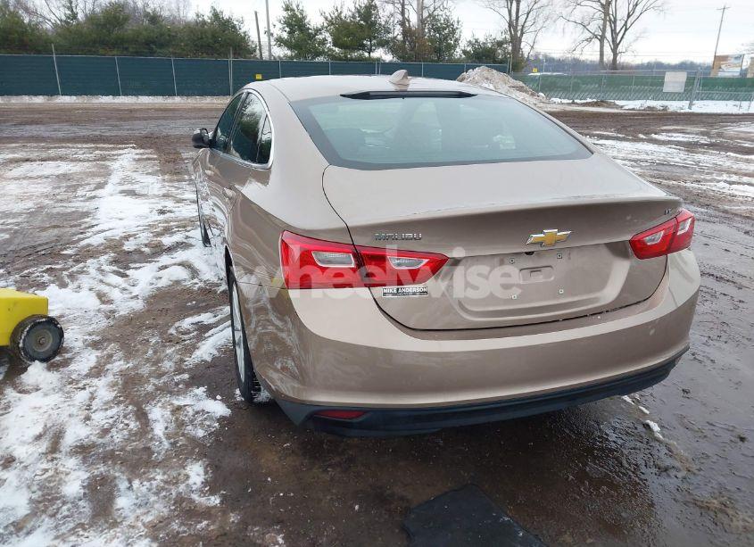 Photo 3 of 2018 Chevrolet Malibu LT (VIN 1G1ZD5ST5JF229720)