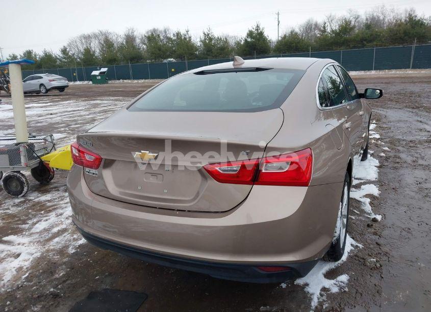 Photo 4 of 2018 Chevrolet Malibu LT (VIN 1G1ZD5ST5JF229720)