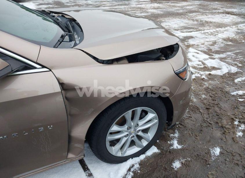 Photo 6 of 2018 Chevrolet Malibu LT (VIN 1G1ZD5ST5JF229720)