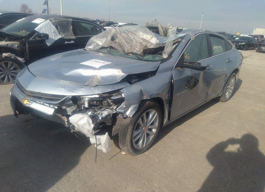 Photo 2 of 2018 Chevrolet Malibu LT (VIN 1G1ZD5ST5JF232018)