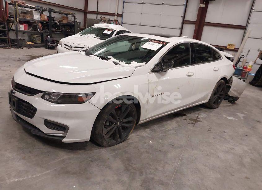 Photo 2 of 2018 Chevrolet Malibu LT (VIN 1G1ZD5ST5JF238479)