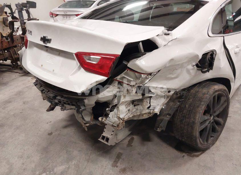 Photo 6 of 2018 Chevrolet Malibu LT (VIN 1G1ZD5ST5JF238479)