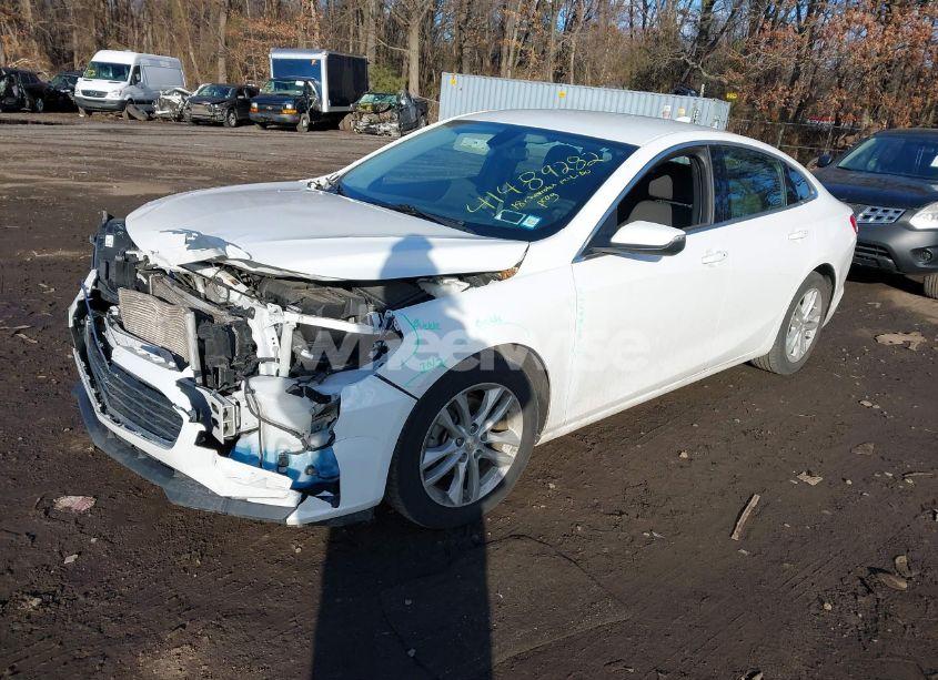 Photo 2 of 2018 Chevrolet Malibu LT (VIN 1G1ZD5ST5JF244797)