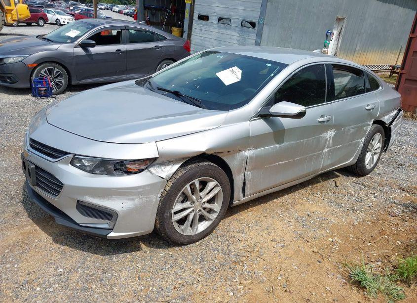 Photo 2 of 2018 Chevrolet Malibu LT (VIN 1G1ZD5ST5JF249031)