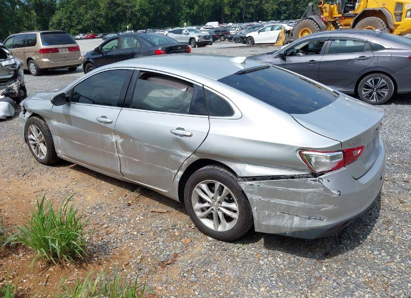 Photo 3 of 2018 Chevrolet Malibu LT (VIN 1G1ZD5ST5JF249031)