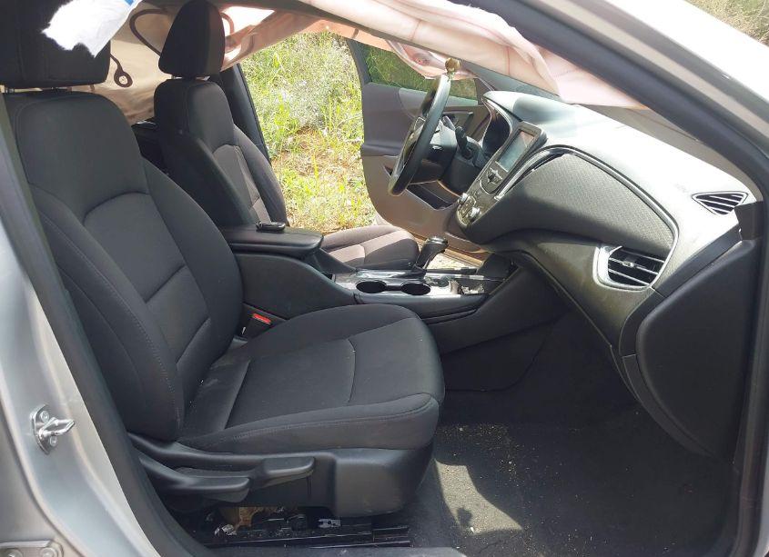 Photo 5 of 2018 Chevrolet Malibu LT (VIN 1G1ZD5ST5JF249031)