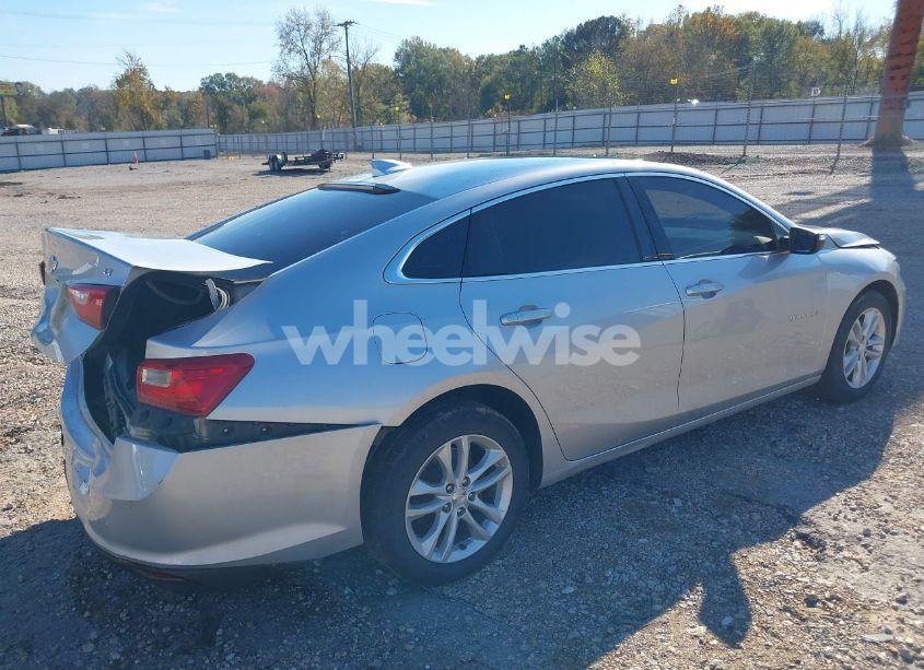 Photo 4 of 2018 Chevrolet Malibu LT (VIN 1G1ZD5ST5JF249563)