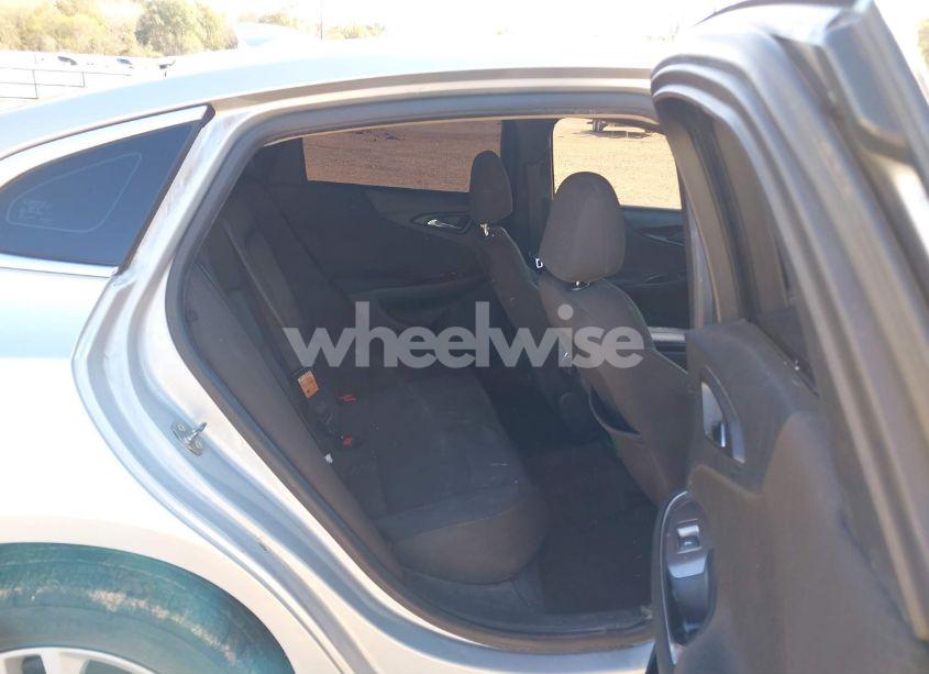 Photo 8 of 2018 Chevrolet Malibu LT (VIN 1G1ZD5ST5JF249563)