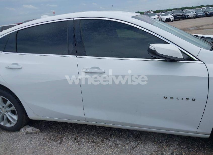 Photo 13 of 2018 Chevrolet Malibu LT (VIN 1G1ZD5ST5JF253628)