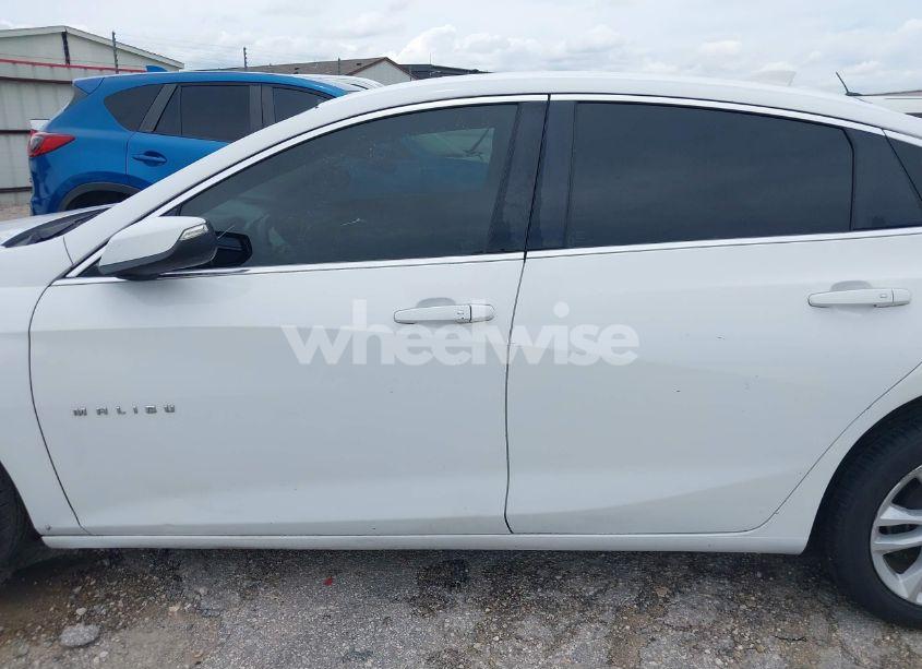Photo 14 of 2018 Chevrolet Malibu LT (VIN 1G1ZD5ST5JF253628)