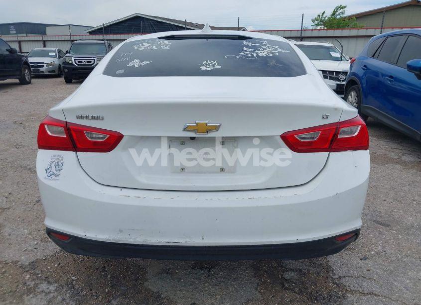 Photo 16 of 2018 Chevrolet Malibu LT (VIN 1G1ZD5ST5JF253628)