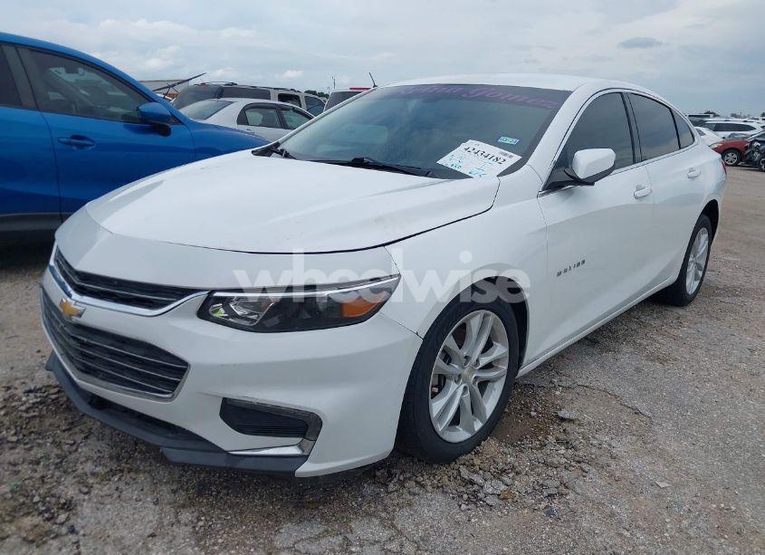 Photo 2 of 2018 Chevrolet Malibu LT (VIN 1G1ZD5ST5JF253628)